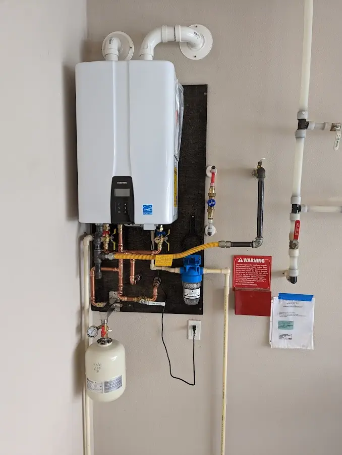 Professional plumber installing copper piping in a Dahlonega home